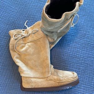 Manitobah mukluks Hunter boots Good used condition
